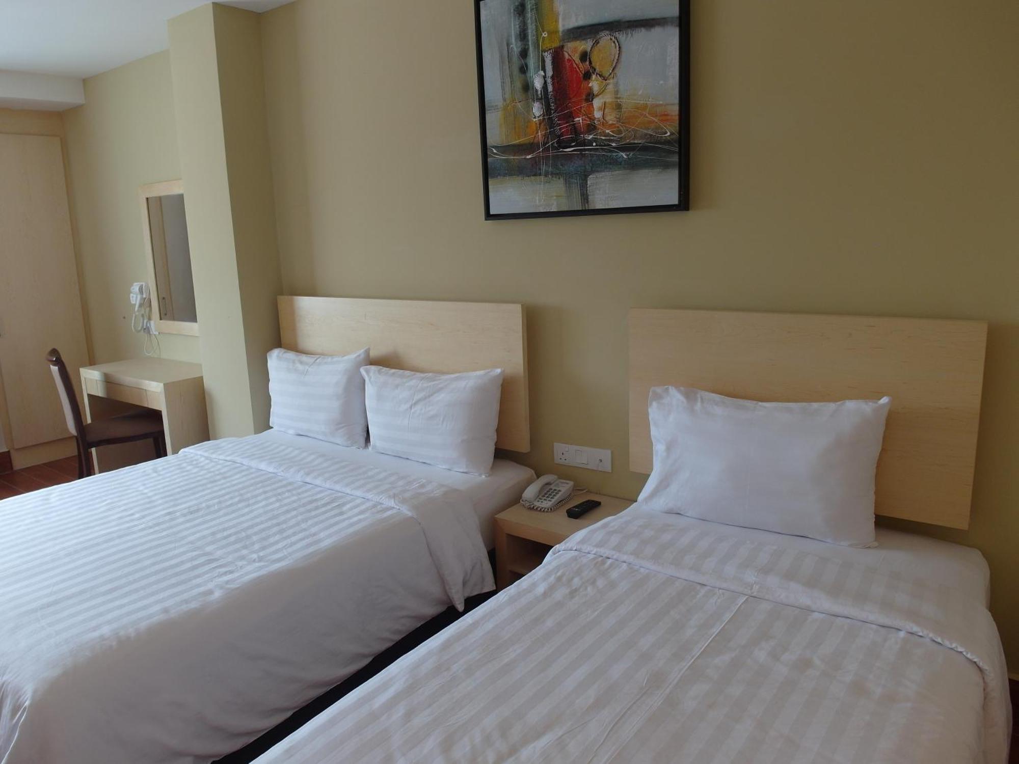 Family Triple 01 King bed & 01 Single bed