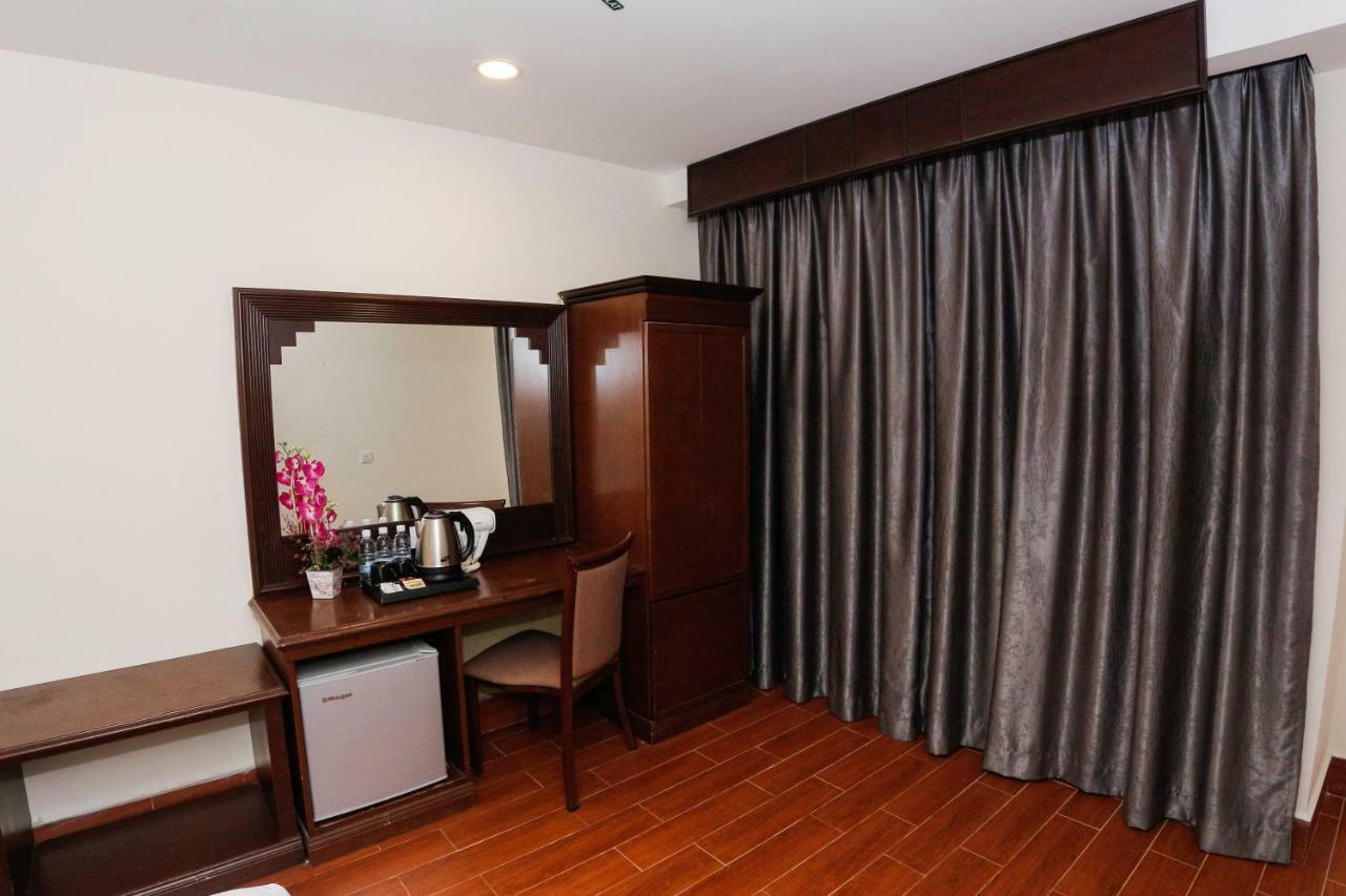 Family Triple 01 King bed & 01 Single bed